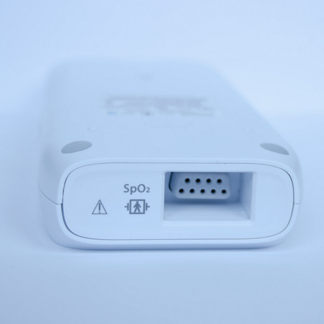 Close-up view of CH-100 pulse oximeter’s SpO₂ sensor port with 9-pin connector socket and warning symbols for compatible sensor use
