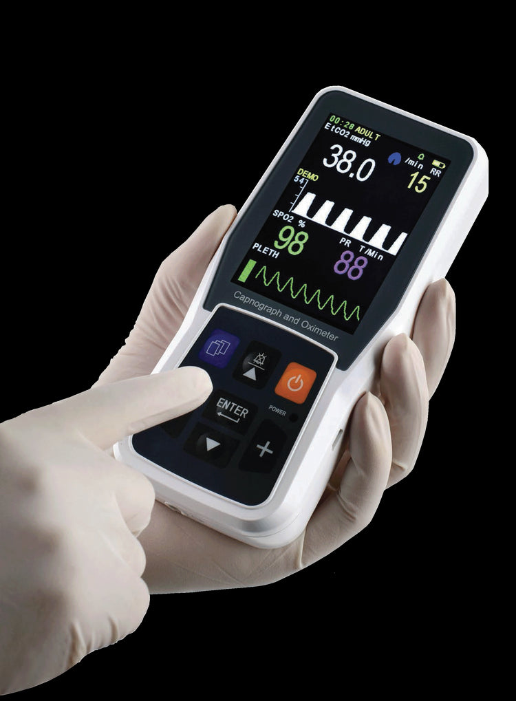 PC-900B handheld capnograph and oximeter